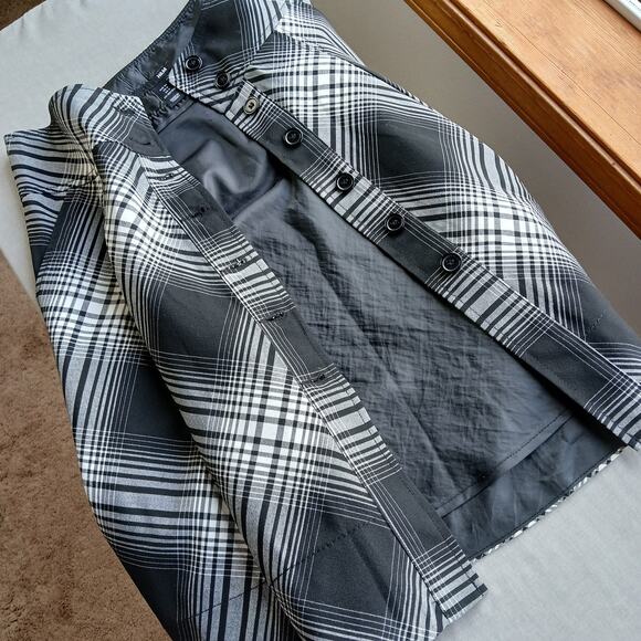 H&M Tartan Plaid Skirt 4 black white pleated buttons pockets lined dark academia - Picture 3 of 10